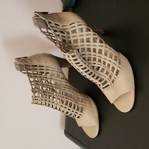 Vince Camuto Atina Bootie size 8